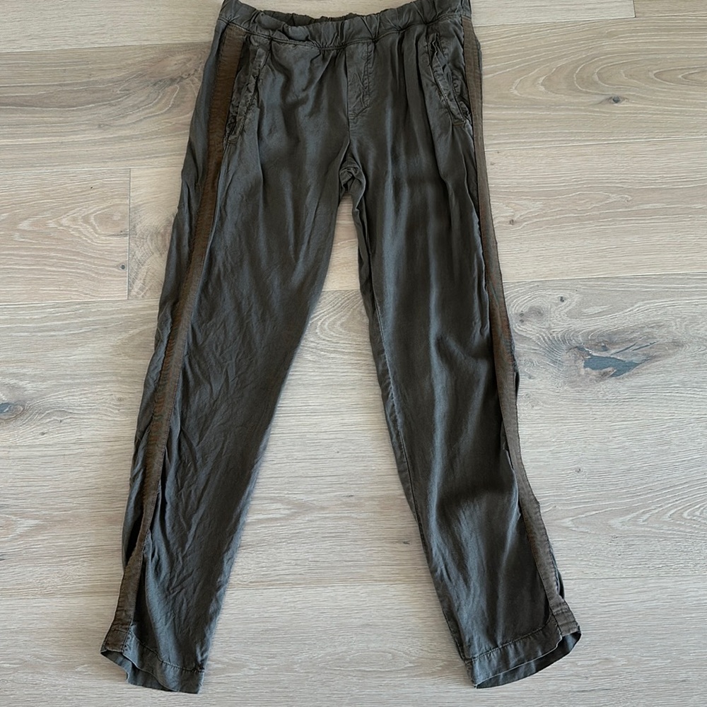 Bella Dahl Khaki Pants (Small)